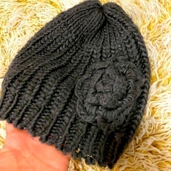 Grey flower beanie - Picture 2 of 3